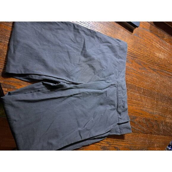 Size 10 GH Bass Grey Cotton Pants with Pockets and Belt Loops - Picture 3 of 4